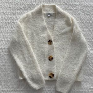 Fuzy white cardigan